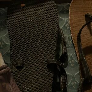 Earthrunner men’s like new size 12 worn 2x